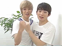 iseuli:  their hands keep returning to the same place (╯°□°）╯︵ ┻━┻