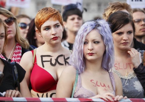 maaarine:The Huffington Post: “60 Stunning Photos Of Women Protesting Around The World”