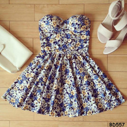 sassitudedotca:  Cute Floral Bustier. Available