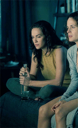 hillhousegifs:  Theo’s casual home + bed wardrobe