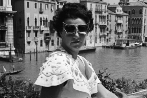 vintageeveryday:18 photographs of Peggy Guggenheim wearing her iconic “butterfly” sungla