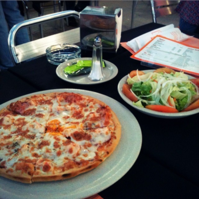 anagarciademascarenhas:  Forever a fat bitch 🍕🍴 #pizza #fat #bitch #welele