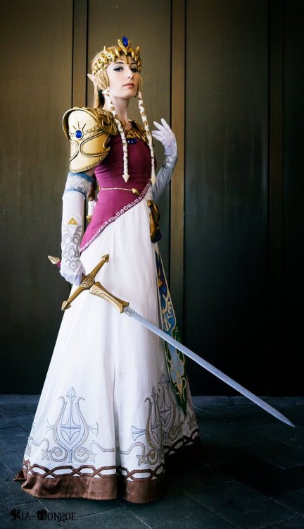 universalcosplayunited:  Princess Zelda Cosplay by Kia-Monroe