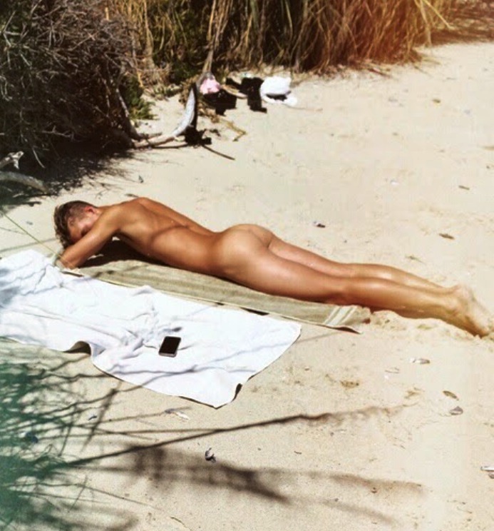 argen-ladd:Desnudo en la playa!!!Visit: http://argen-ladd.tumblr.com for lots more!!!