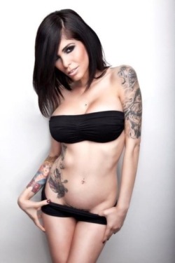 inkerest:  Hot #girls #inked #tattoo
