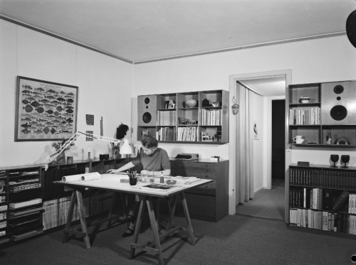 Grete Jalk’s apartment in Skodsborg, Denmark. 1960s. Photography by Keld Helmer-Petersen. Via kunstb