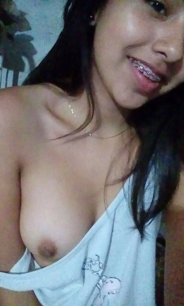 boriputitas:  boriiboii22:  alexbaya09:  xxx-kingdoric-xxx:  Aportes Kik- Marissa