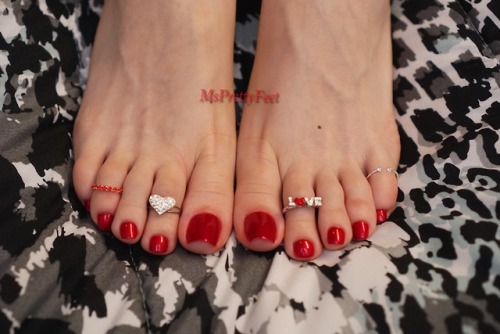 msprettyfeet: My Valentines toes  The things i would do to her toes smh