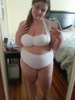 diego-uio:  chubbycherries:  I’m going on a cruise in 21 days…should I wear this bathing suit? &lt;3  Absolutely! 