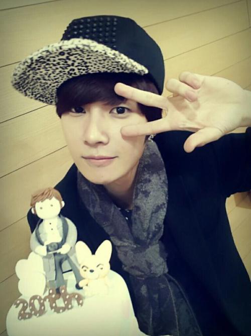 mooooosa:  Boyfriend’s twitter update of Jeongmin on his 20th birthday! ^^