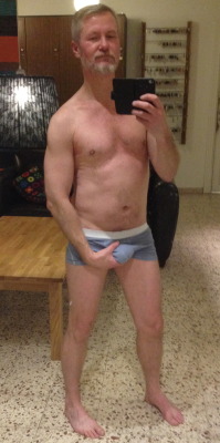 hotdaddy4hot:  Hotdaddy for my boys after gym, wish you were there with me…  Great view and a great color of briefs