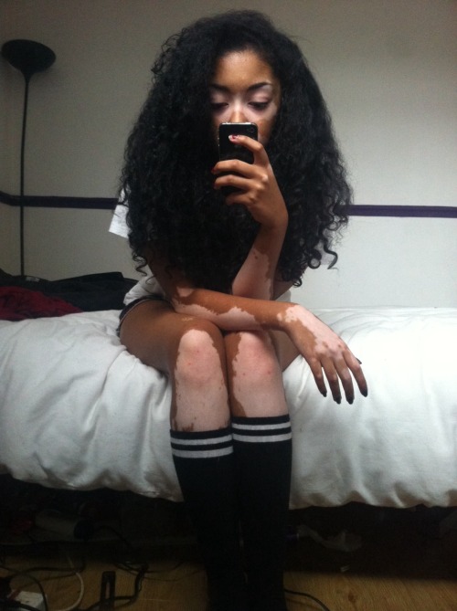 the-0dd-creature:Natural hair no makeup I’m really feeling myself today