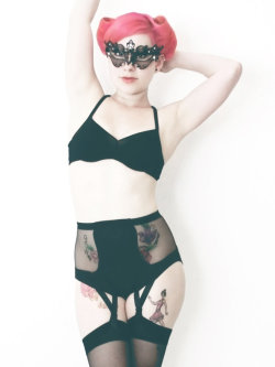 doeaarden:  naughty-knickers:  ParaNoire - high-waist suspender panties  I am dying over this set and this model!