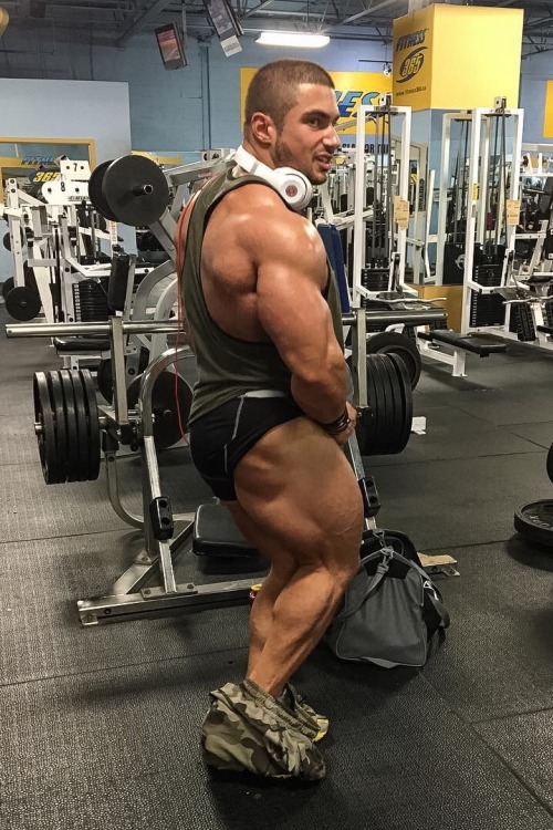 drwannabewannabe:  dalthorn: John Aiello   John Aiello - green tank and hams…  