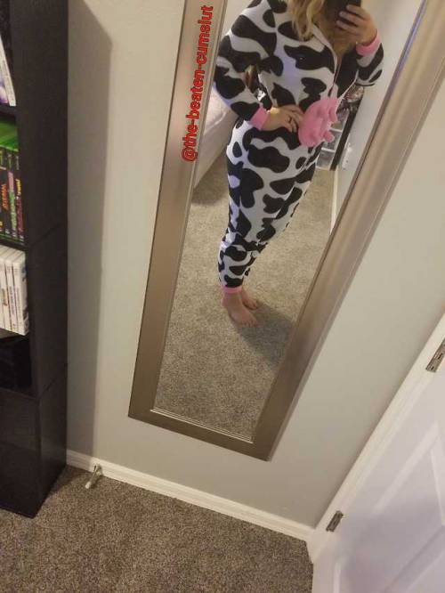 demonblues89:  itsmastersamuel:  the-beaten-cumslut:What do you mean you can see my udders, sir? 💋🐄  @dumb-little-kitten   Someone buy me this! 