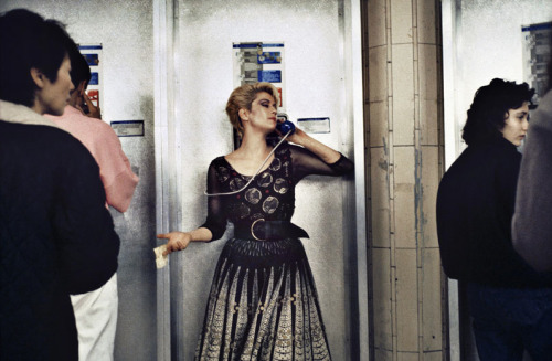 misswallflower:Bob Mazzer’s photos of London Underground from '70s and ‘80s.