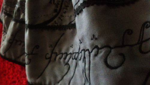lolitacupcakexd:  vysanthe:  andariel-sirene:  fraise-du-mal:  Middle Earth skirt. Made by me <3 Took me three months and how you see is hand embroidery, no printed :3 I hope take pictures with a full coordinate soon!  WOW  What I’d give for this