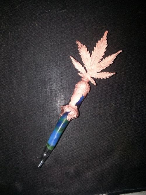 Real cannabis leaf electoformed to the dabber.