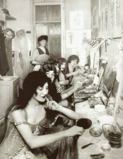 my-retro-vintage: Moulin Rouge dressing-room   1924