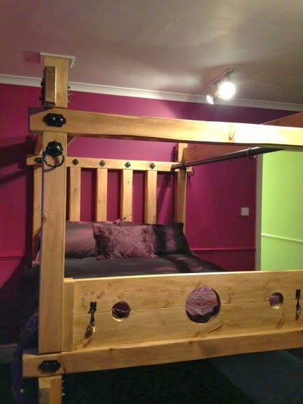 atthebottomofeverythingisfailure:  skeletal-prince:  crownyourpoisonedqueen:  the-patientwolf:  sirl33te:  itsjust-insanity:  blasianxbri:  wayminute………  Yum  i need this bed for reasons..  ^^  I think it needs a nice deep purple canopy for those