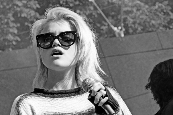 f-tine:  Sky Ferreira