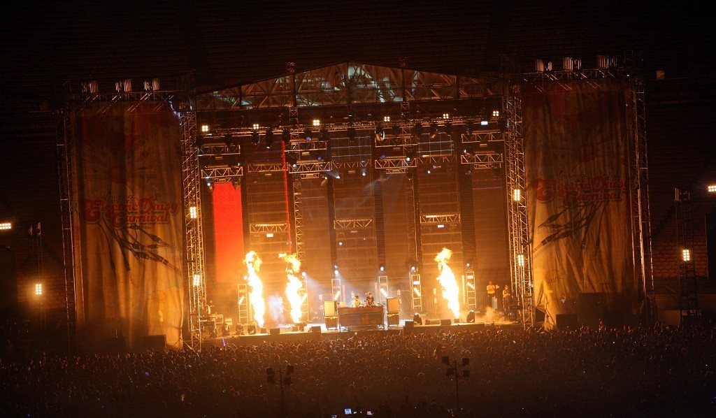 tesk187:  electrictink:  EDCkineticFIELD 2007-2015  Oh, How i miss the old stage