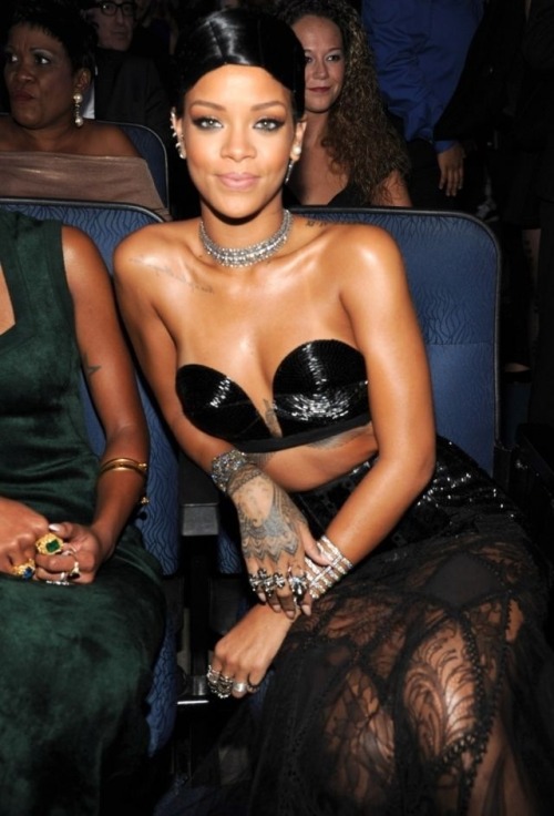 therealleaah:  Riri killin you hoes 