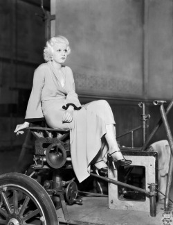 wehadfacesthen:  Jean Harlow on the set of