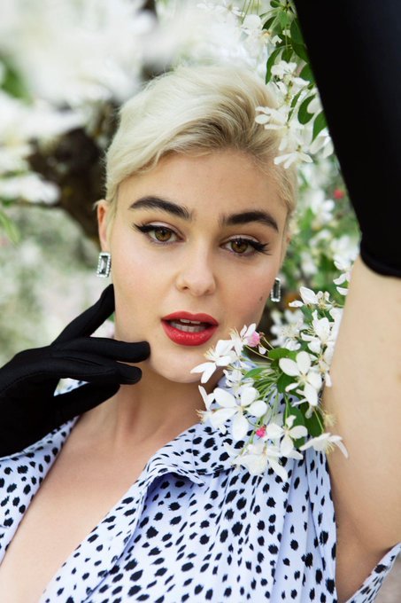 Stefania Ferrario - Bosom n Blossoms