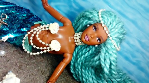 jukubabii: So this gem of mines took a week to make. She’s a made to move doll. First I choppe