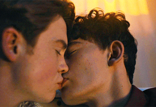 duckflyfly:Would you kiss me? Yeah.
