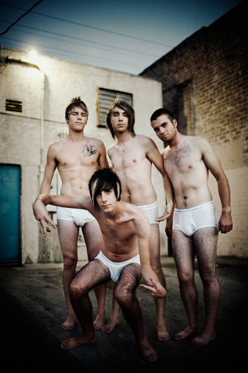 sixfeetunderjackbarakat:  labot0my:  selfdestructivedork:  I CAN’T  they’ve moved on to their big boy undies   B y E