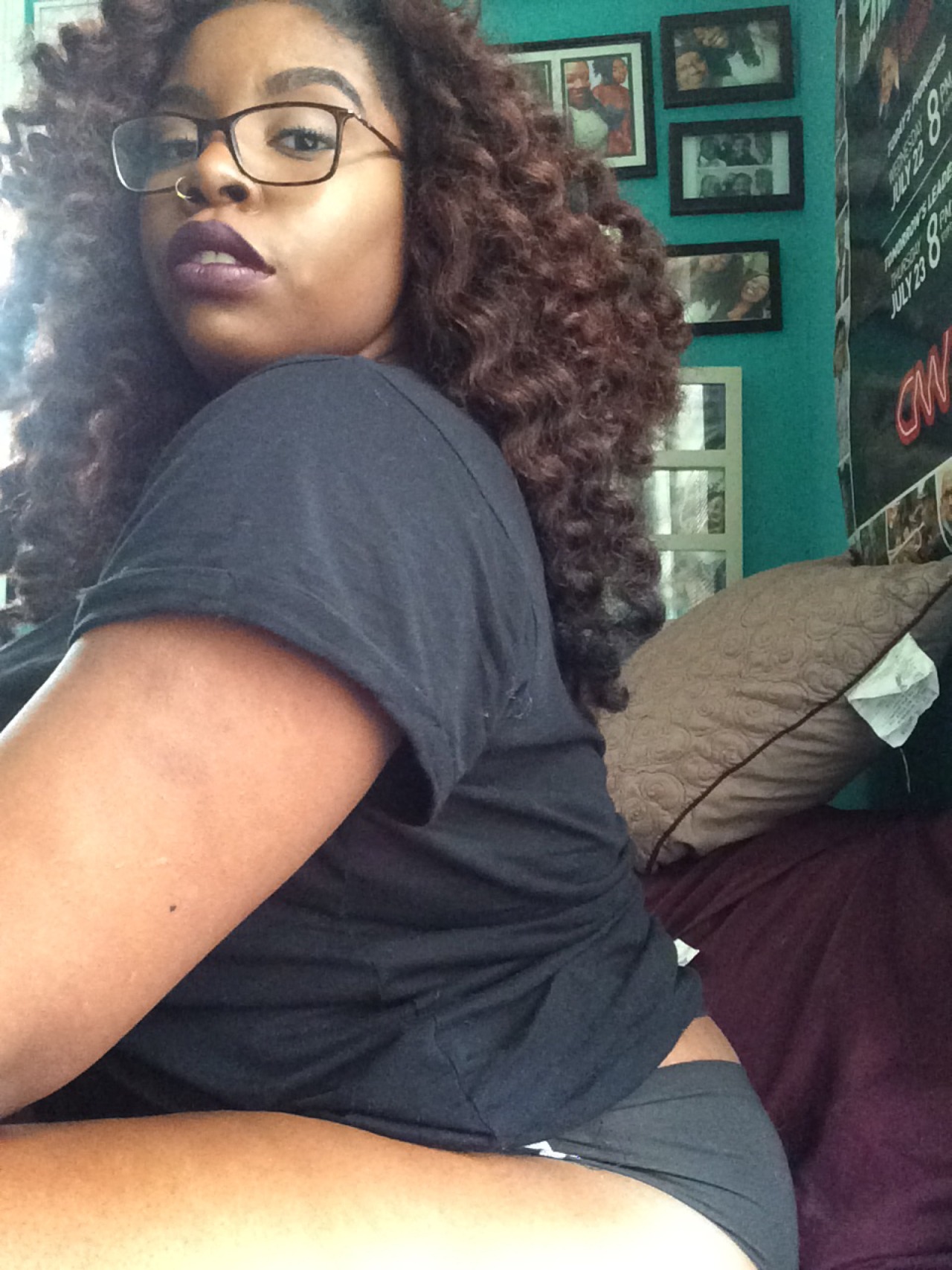 fairyysquaadmother:  Prescription glasses and thunder thighs👓⚡️