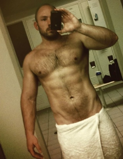 gayamateurclub:  Like amateur guys? Like to exhibit to the world?? Like to show what you&r