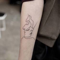 cutelittletattoos:  Quibe’s “Close” illustration on the forearm. Tattoo artist: Rob Green 