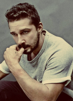 showboymalone:  lloydvjorn:  Shia LaBeouf  http://showboyMalone.Tumblr.com  Sexy white man olalal