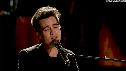 heavenlybrendon:Panic! at the Disco performing Lonely Days on Stayin Alive: A Grammy Salute to The B