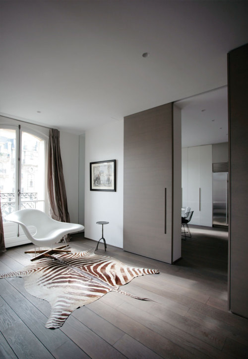 {More French design inspiration today… still modern and still minimal, with just enough added