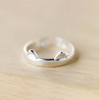numberonerunawaystudentfan:  Adjustable Fashion Rings.  Colorful Titanium Ring  
