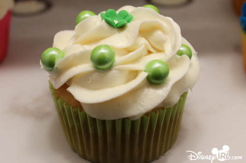 thepirateandthepixie:  Even cupcakes like to disneybound ;) 