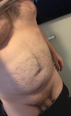 chubby boi, ready for some squeezin’. Should i shave?