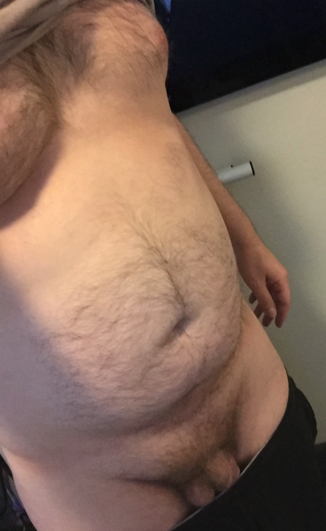 XXX chubby boi, ready for some squeezin’. Should photo