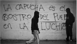 anarchyloveus8:  Nos acusan de no dar la cara para luchar de cobardes, pero… ¿Realmente quien es el cobarde? Yo que la uso para tapar mi rostro o ¿tú que sin mascara vives la realidad que te imponen? La capucha nos iguala en la lucha. 