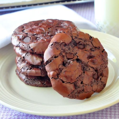 quelloras:  foodffs:  Gluten Free Chocolate Pavlova Cookies Really nice recipes. Every hour.  writingjustforgiggles 