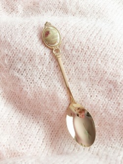 sapphicbambi:  tea spoon ♡ (this is part of a set of 4) 