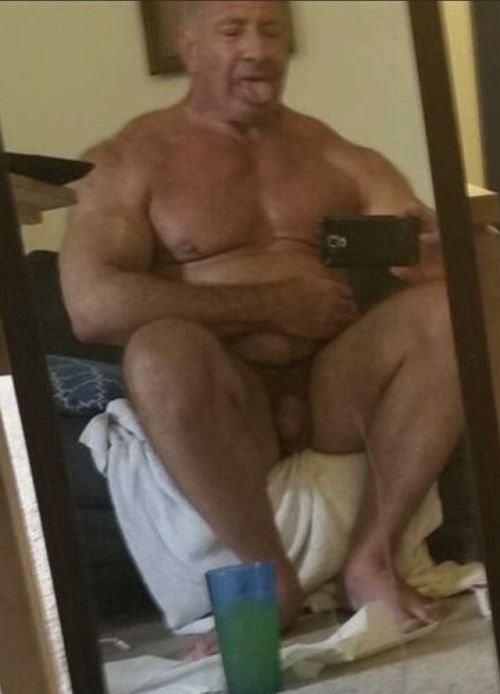 motorboatpecs: love this guy