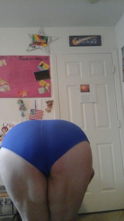 a-god-awful-small-affair:  Im going for that totally-innocent-but-completely-destroyable look 😉
