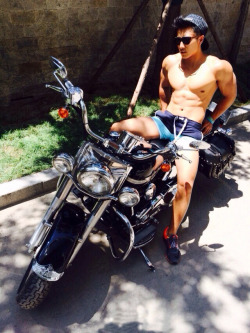 erectionary:  Topless biker boy.Kinky storieshttp://erectionary.blogspot.comNotti picshttp://erectionary.tumblr.com