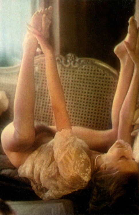 classicnudes: Jill De Vries, PMOM - October 1975, featured in Italian edition pictorial, …IA…IA…O!, 