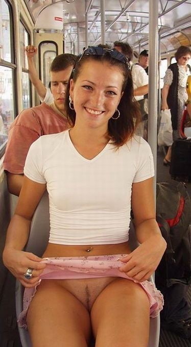 ninaprivat:  http://ninaprivat.tumblr.com  …flashing 